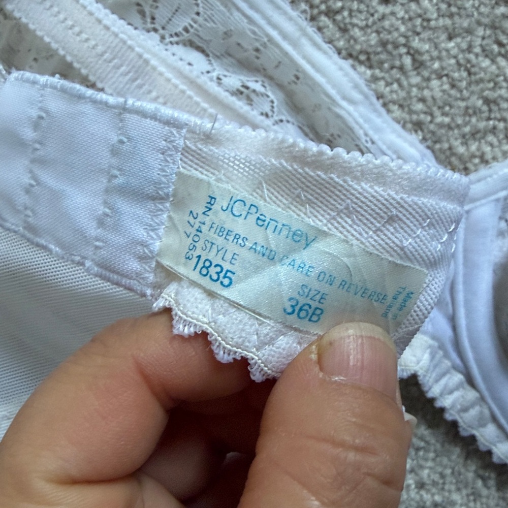 Lace Underwire Bra Size 36B - Picture 8 of 9